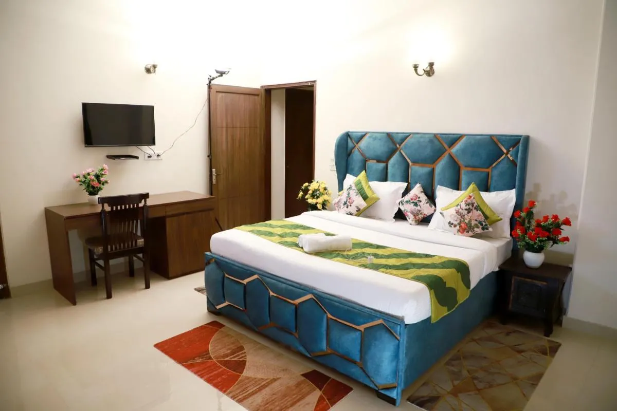 Image 1 of Fortune Home Service Apartment 3Bhk,E-28, Saket 2B
