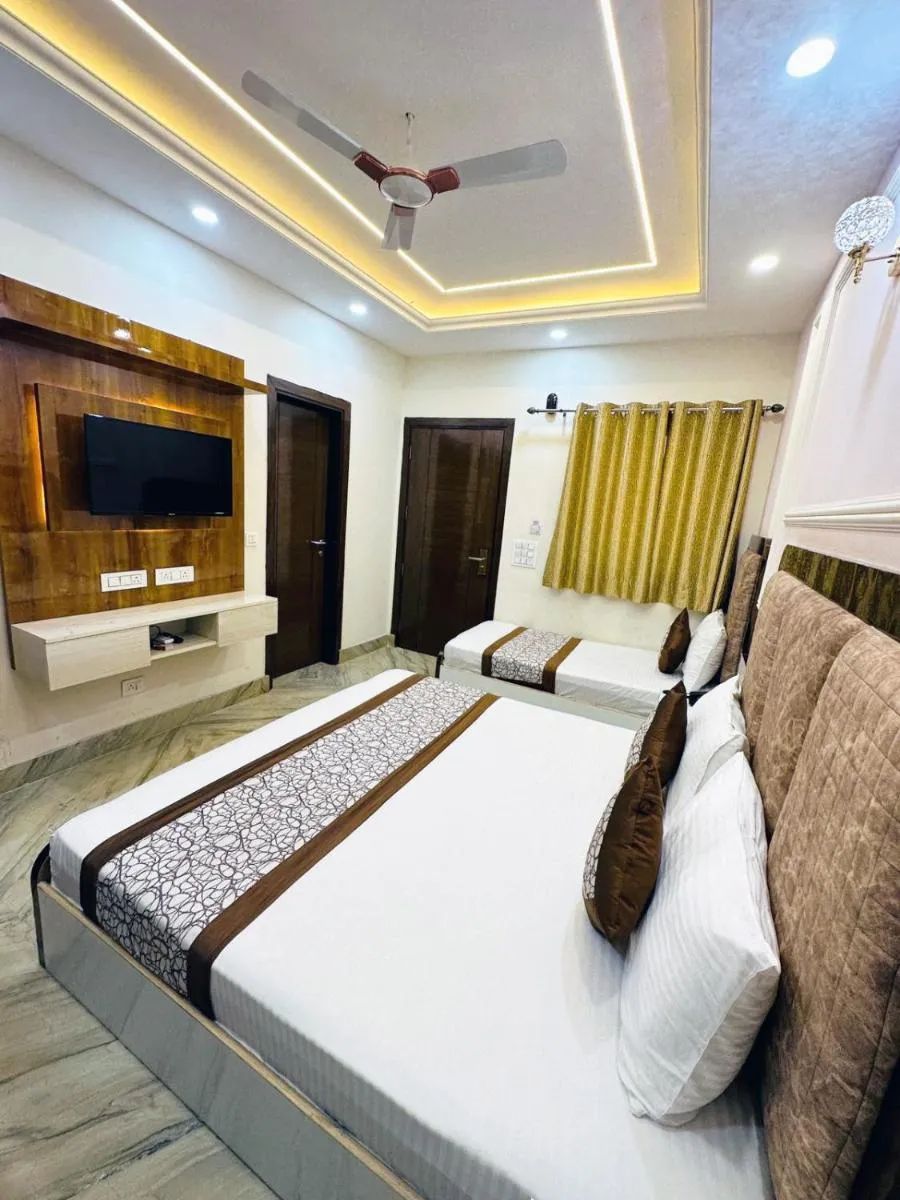 Image 4 of Frankstay By Hotel SAMRAT RESIDENCY 10 Mints Walking Distance Nizamuddin Railway Station
