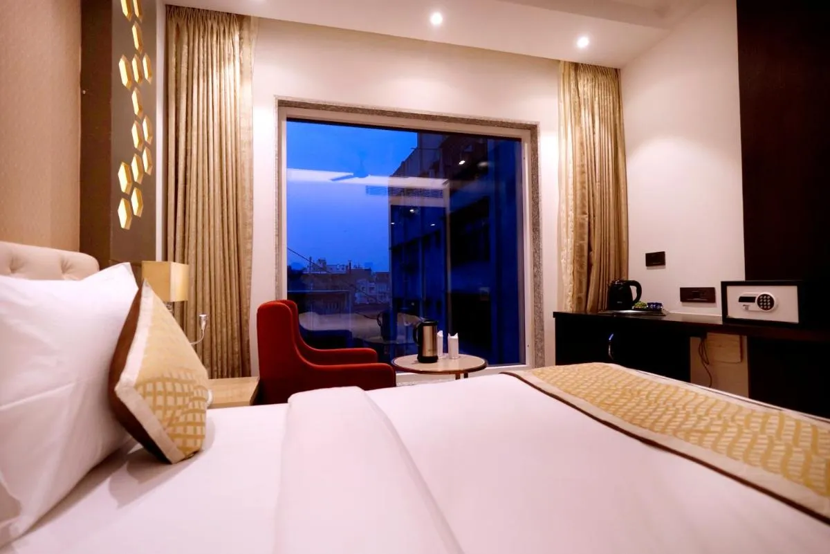 Image 6 of Hotel Ritz with Free Airport Pickup