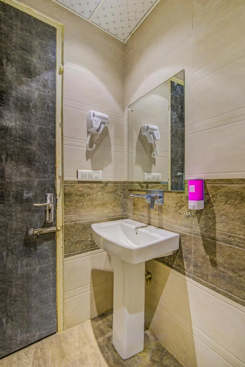 Image 5 of Hotel Smart Plaza Delhi Airport