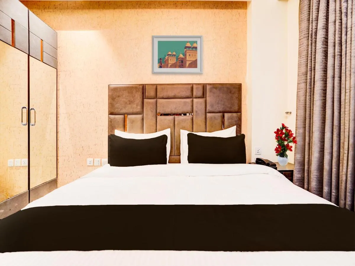 Image 2 of Super Townhouse Tisya Pitampura West Enclave