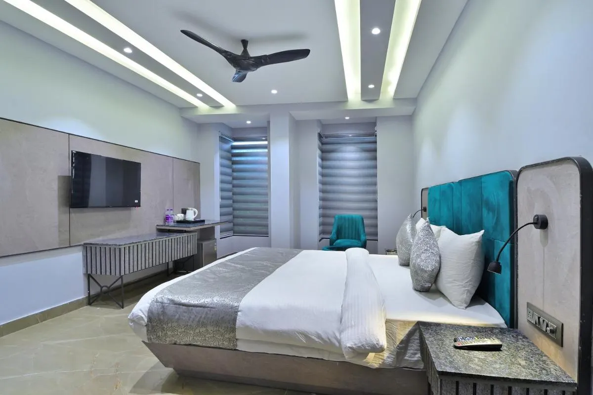 Image 2 of The Uptown – Luxurious Suites