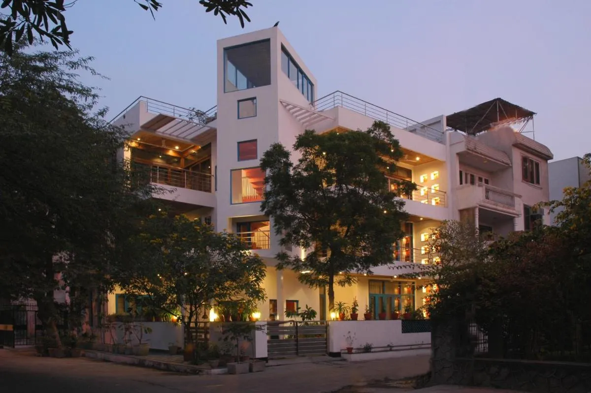 Image 2 of B Nineteen