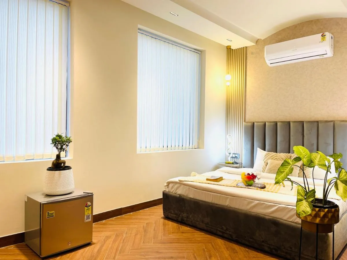 Image 1 of Bedchambers, Saket