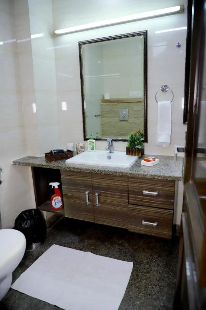 Image 4 of DIVINE INDIA SERVICE APARTMENT 3BHK, J-215 SAKET