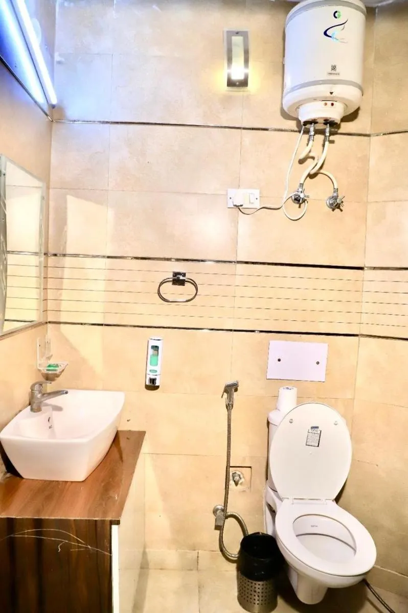 Image 3 of Divine India Service Apartment 3 BHK D-198 Saket