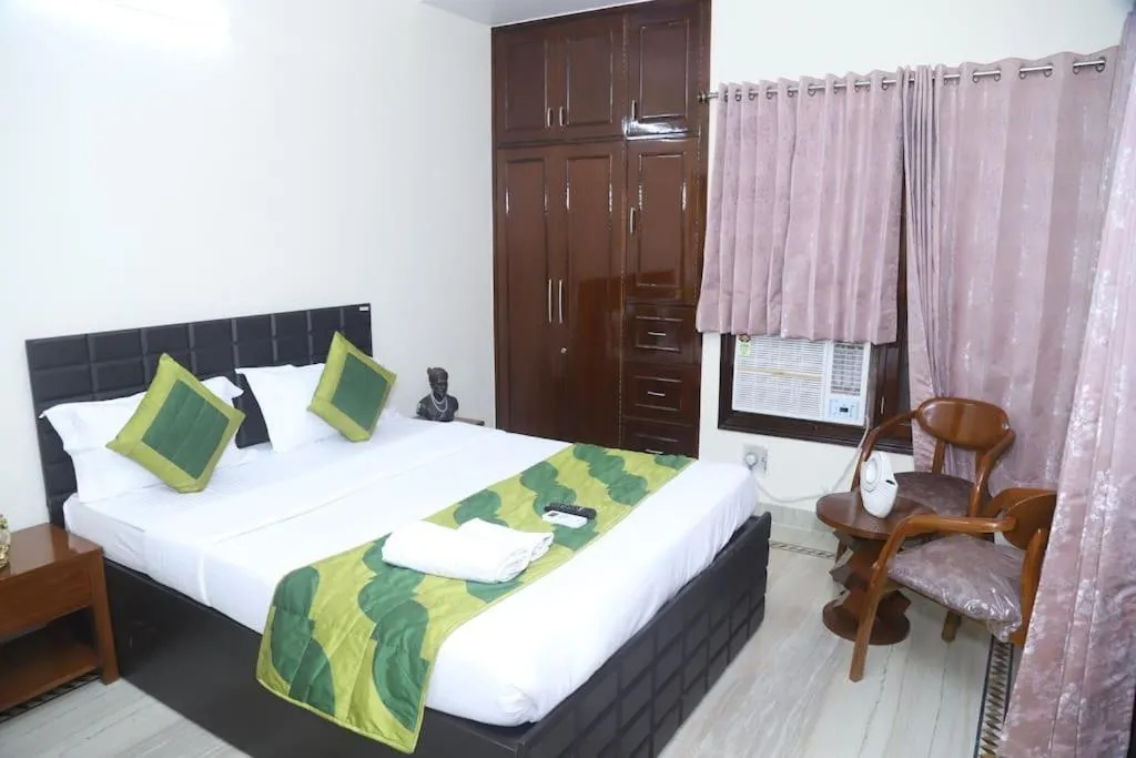 Image 1 of Divine India Service Apartment 3Bhk,B57 Sarita Vihar,Apollo