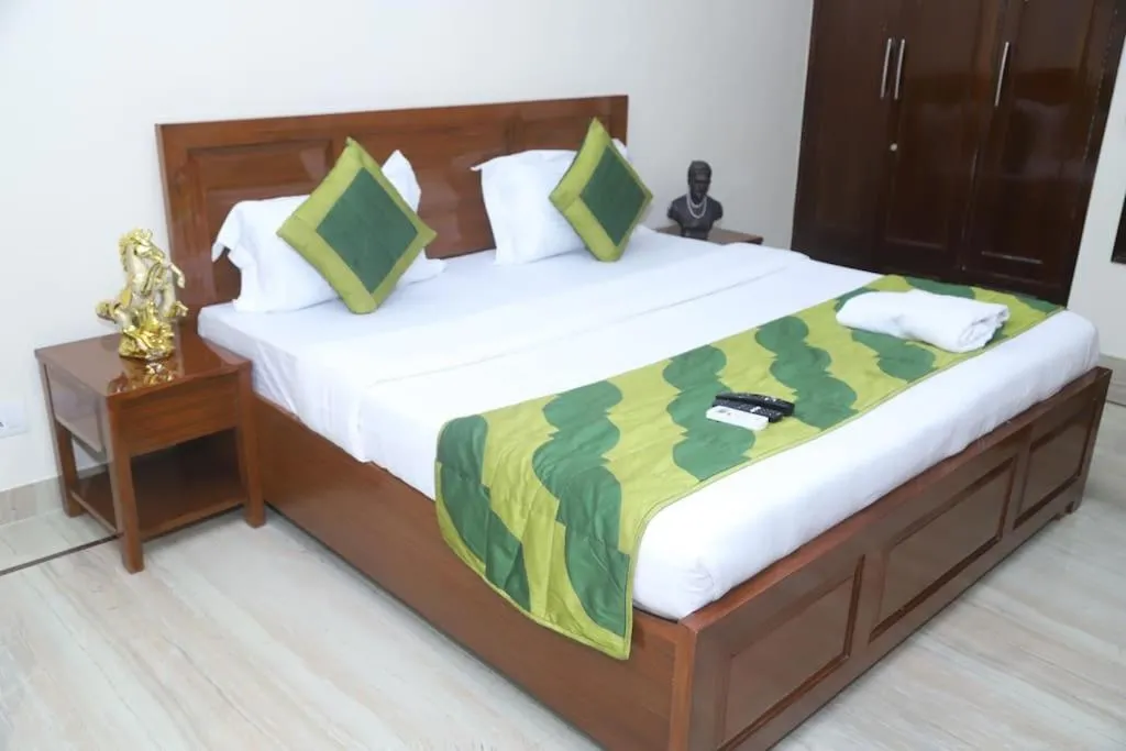 Image 6 of Divine India Service Apartment 3Bhk,B57 Sarita Vihar,Apollo