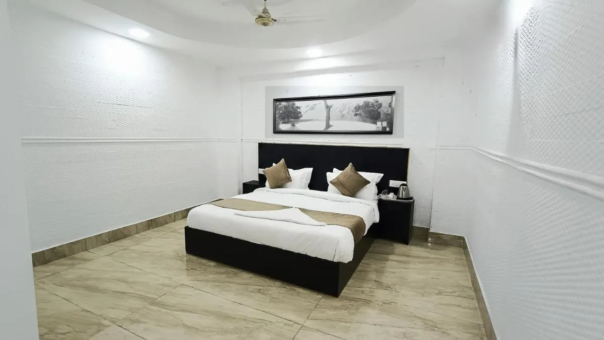 Image 1 of Hotel Corner View
