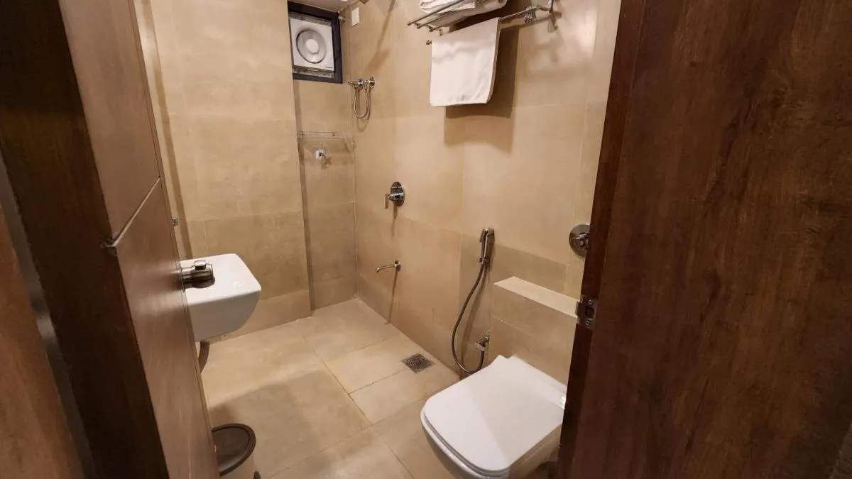 Image 2 of Hotel Crystal Inn Plaza Delhi Airport