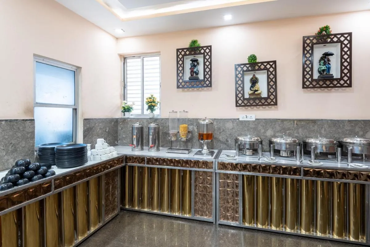 Image 2 of Hotel Royal Inn igi