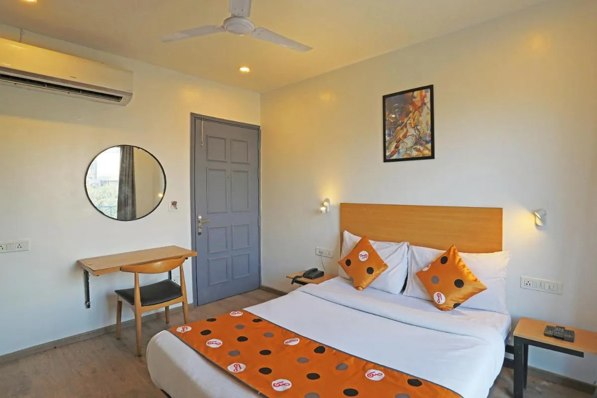 Image 5 of Hotel Yellow Chilli Britannia Chowk- Couple Friendly Local ID Accepted