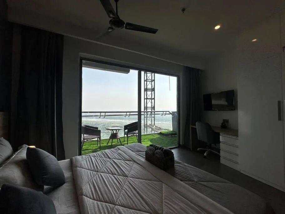 Image of Luxe Lagoon studio