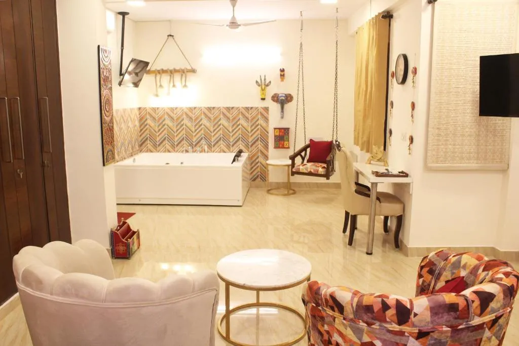 Image of Luxurious Jacuzzi Hot Tub 1BHK Suite with Spa Tub 11