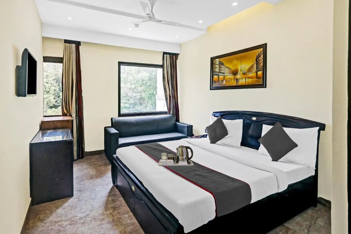 Image 2 of Townhouse Prakash continental Near Netaji Subhash Place Metro Station
