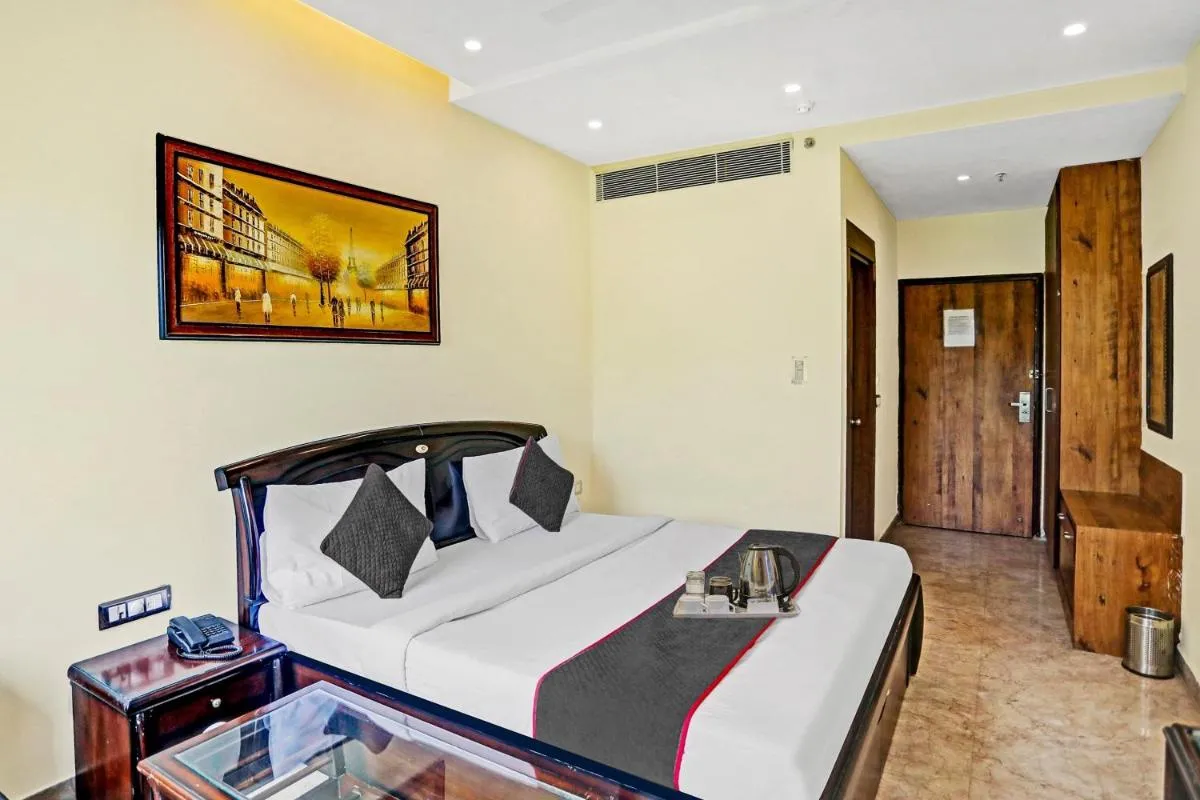 Image 1 of Townhouse Prakash continental Near Netaji Subhash Place Metro Station